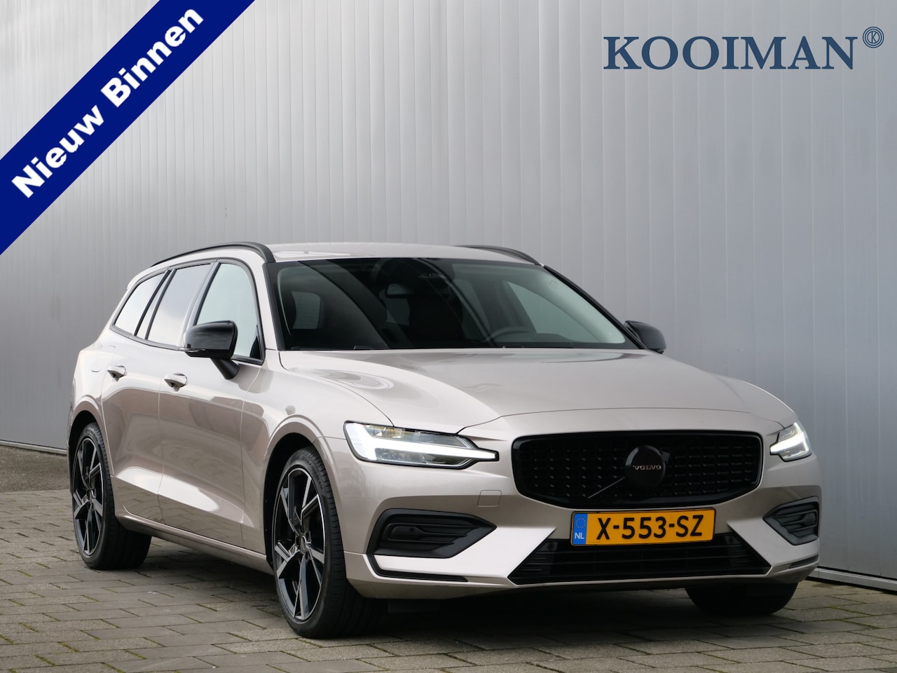 Volvo V60 - 2.0 B3 163pk Essential Edition Automaat Leer / Camera / - AutoWereld.nl