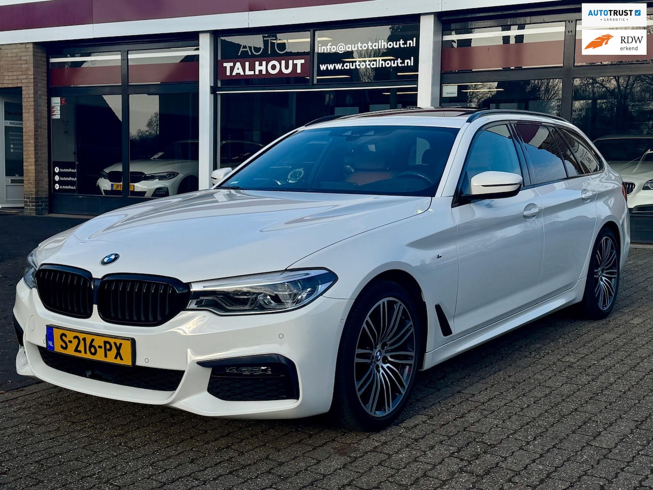 BMW 5-serie Touring - 530i High Executive - PANO DAK | LEER | M-SPORT | MEMORY STOELEN | HUD | 4x STOELVERWARMIN - AutoWereld.nl