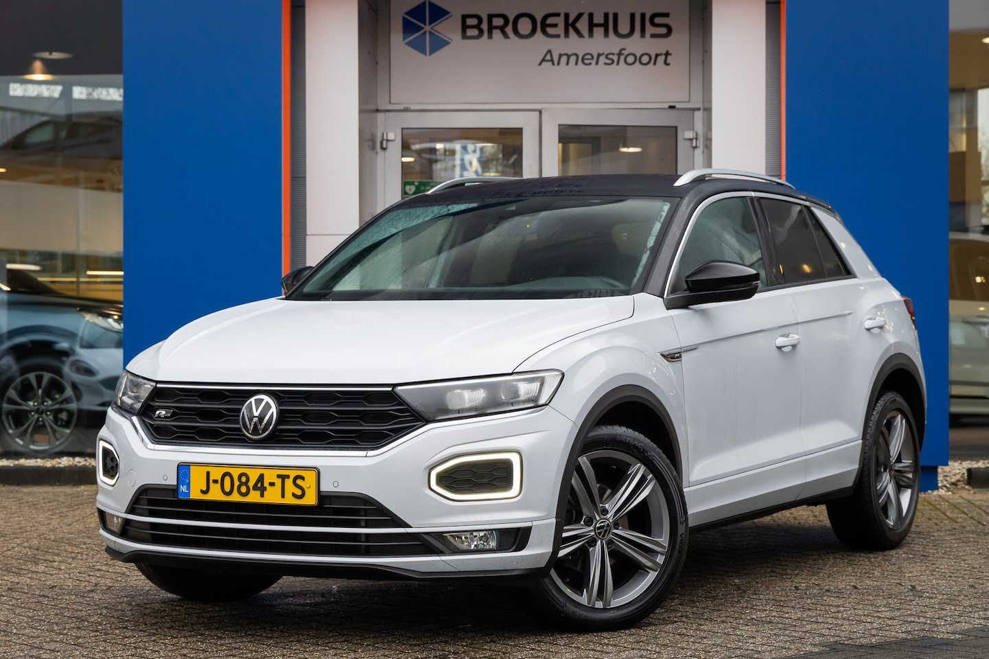 Volkswagen T-Roc - 1.5 TSI Sport Business R | Trekhaak | Cruise adaptief | Camera | Stoelverwarming | Keyless - AutoWereld.nl