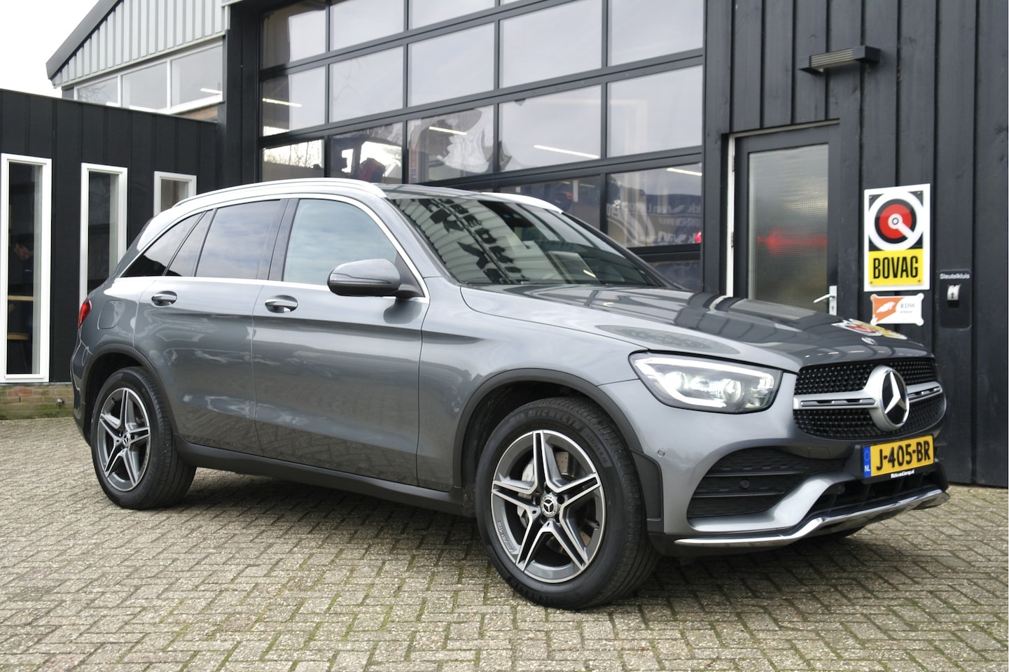 Mercedes-Benz GLC-klasse - 200 Premium AMG | Dealer onderhouden | NL-Auto | Carplay | LED - AutoWereld.nl