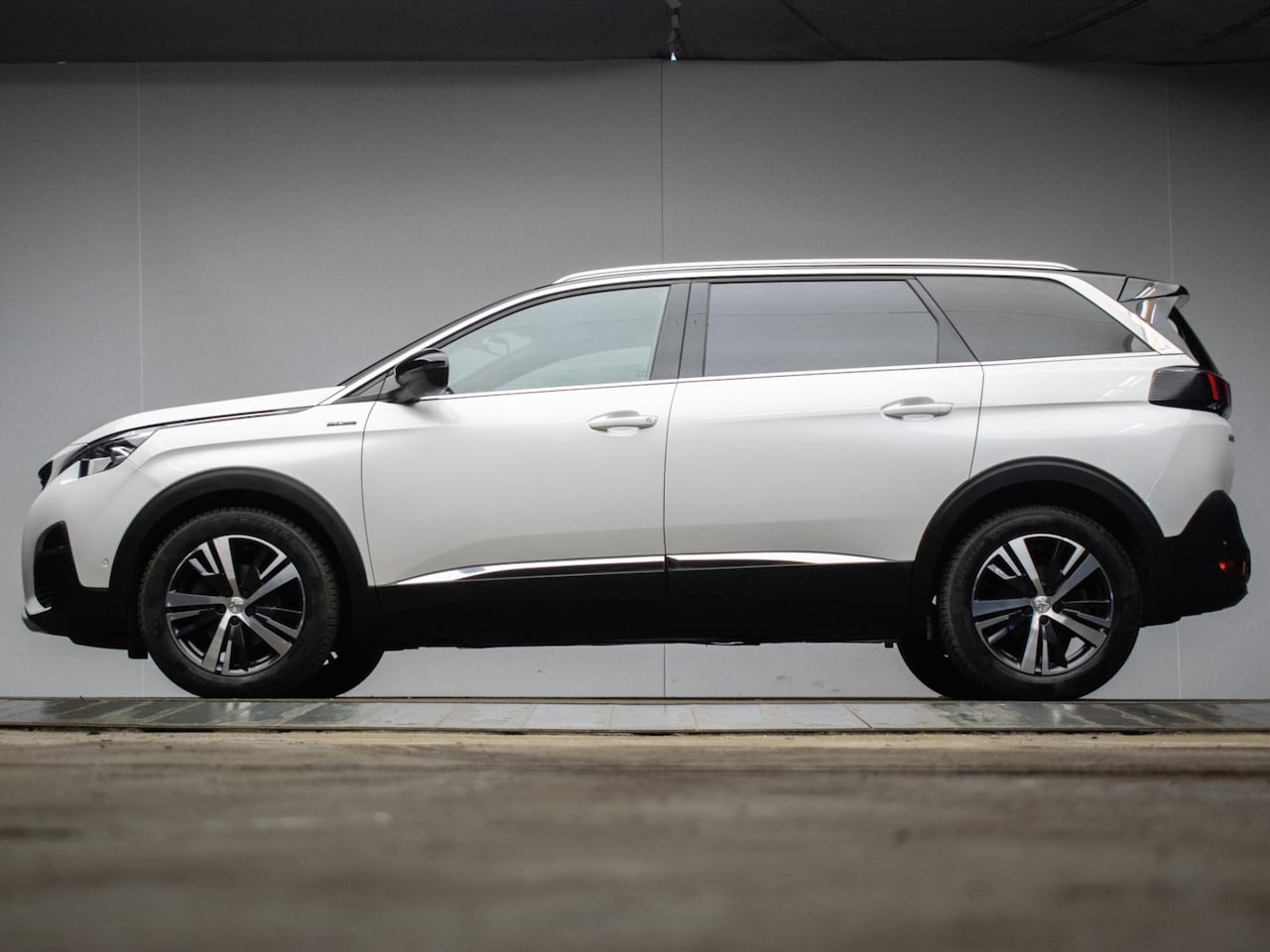 Peugeot 5008 - 1.2 PureTech GT-Line Sport (APPLE CARPLAY,NAVI,CAMERA,CLIMATE,CRUISE,LED,GETINT,SPORTSTOEL - AutoWereld.nl