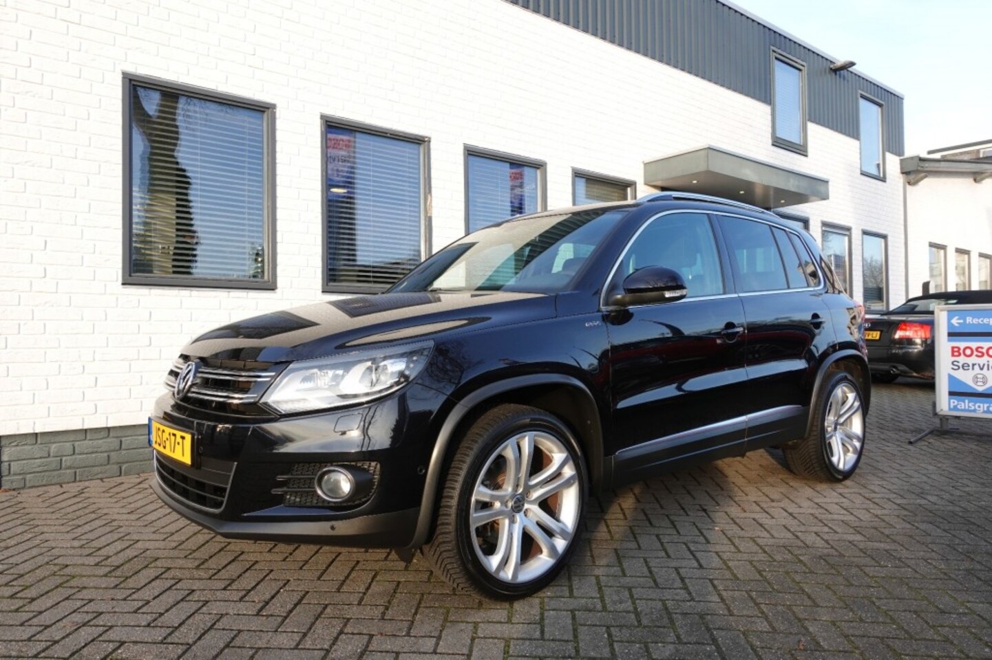Volkswagen Tiguan - 1.4 TSI Club en Lounge Edition Automaat Panorama Trekhaak afn - AutoWereld.nl