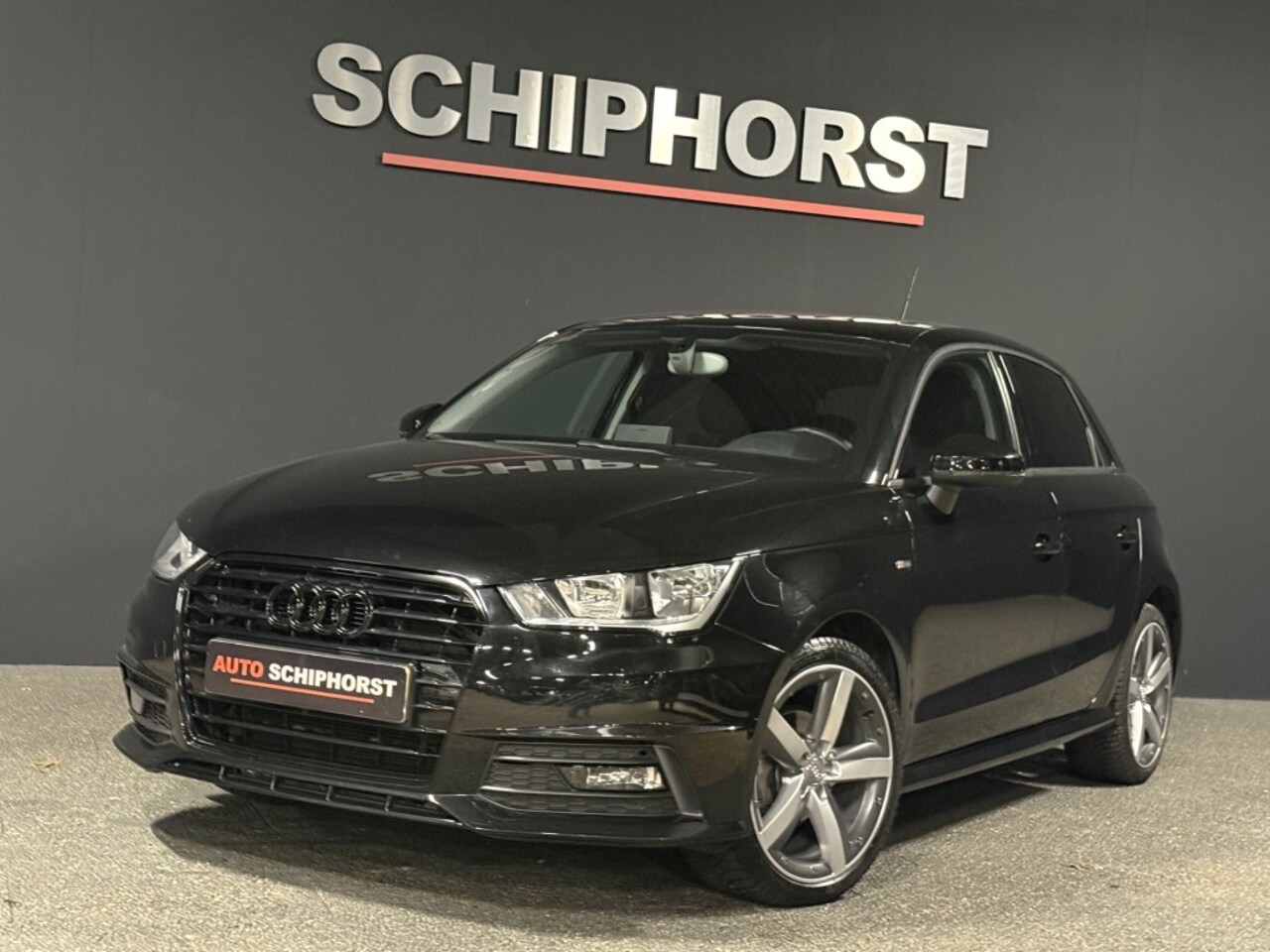 Audi A1 - 1.0 Tfsi S-Line 96 pk Navigatie allwheaterbanden Cruise control Pdc Nap 17 inch - AutoWereld.nl