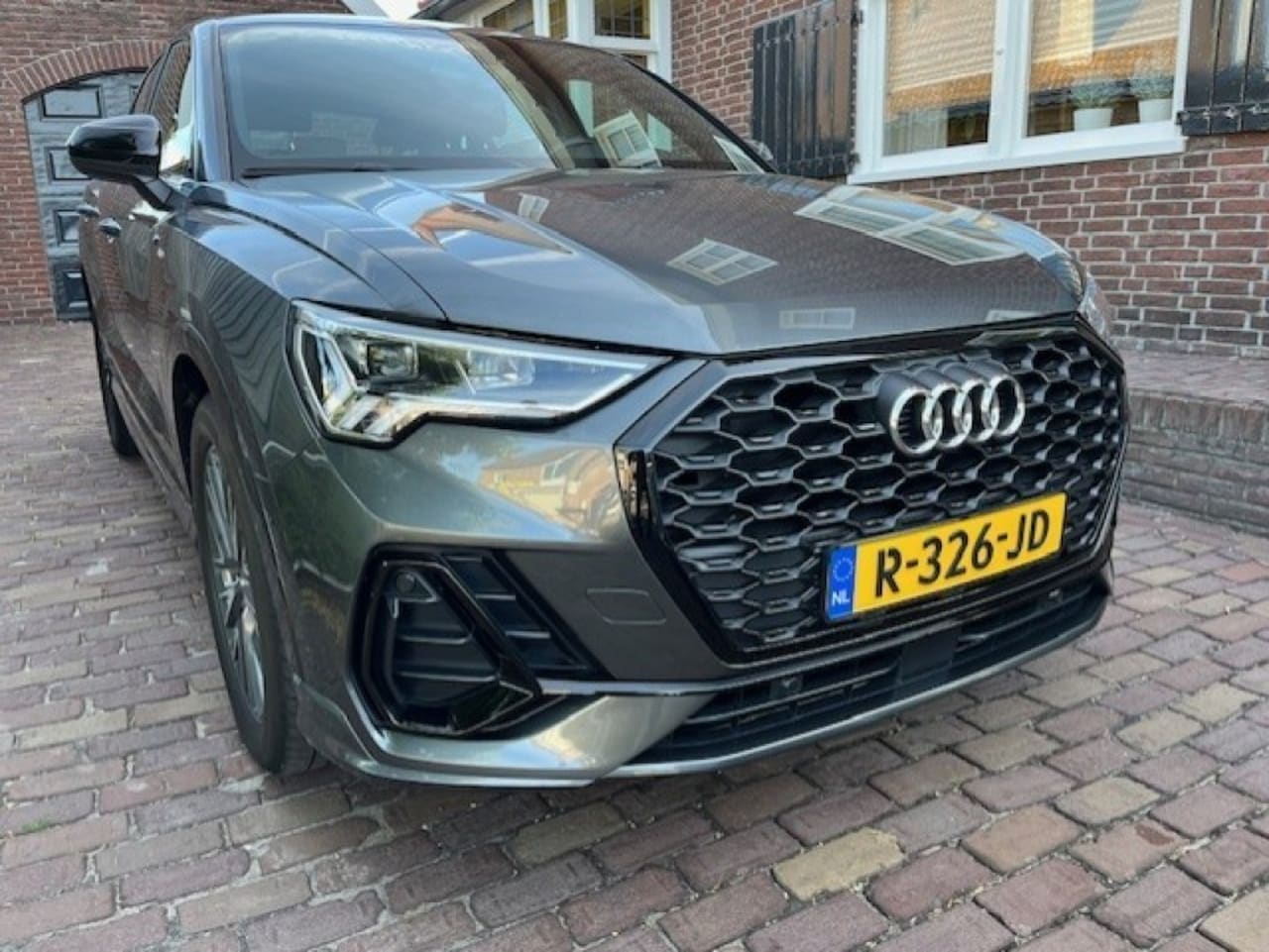 Audi Q3 Sportback - S-Line Black Edition - AutoWereld.nl