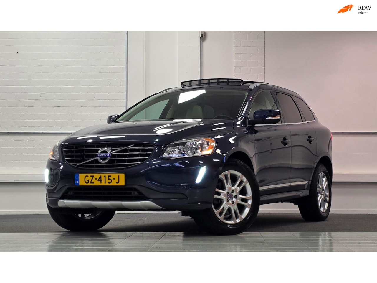 Volvo XC60 - 2.0 T5 FWD Ocean Race 1e Eigenaar Trekhaak Panodak Leer Led - AutoWereld.nl