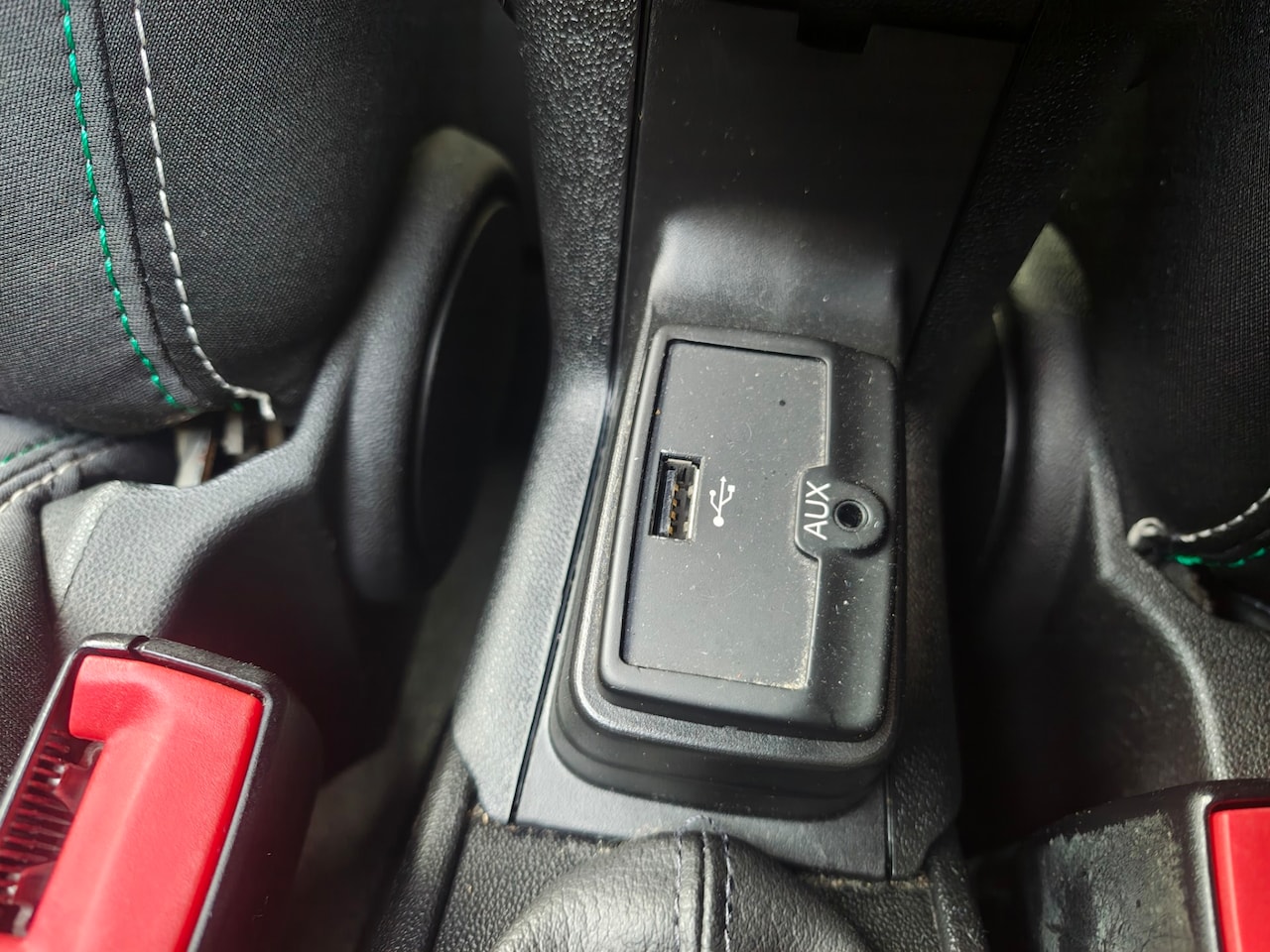 Alfa Romeo MiTo - 0.9 TwinAir Distinctive- GOED ONDERHOUDEN- PARKEER SENSOREN-AIRCO- ELEKTRISCHE RAMEN-NAVIG - AutoWereld.nl