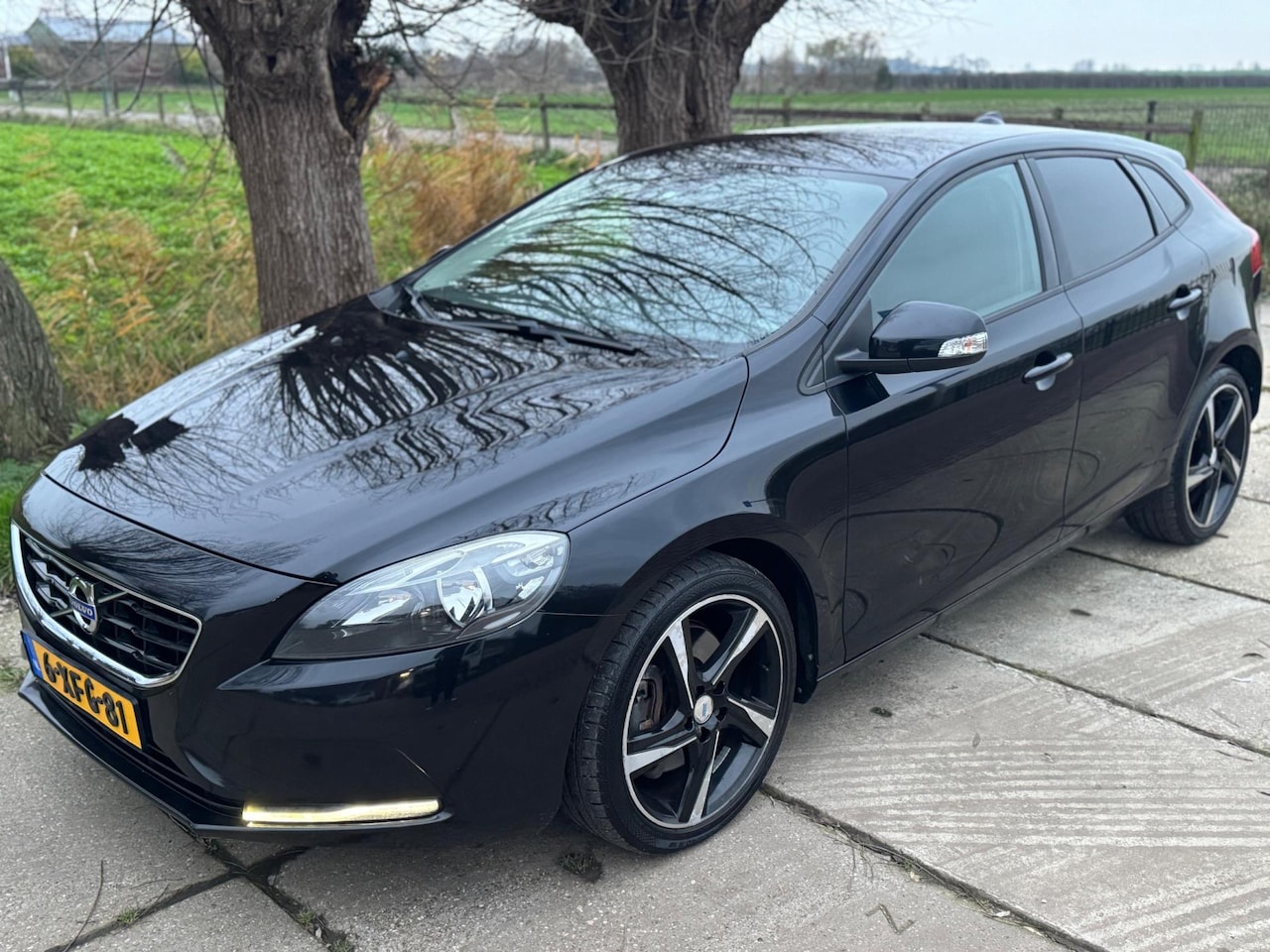 Volvo V40 - 2.0 D4 2014 190PK EURO 5 LED/CRUISE/PDC/CLIMA/NAVI/18" - AutoWereld.nl
