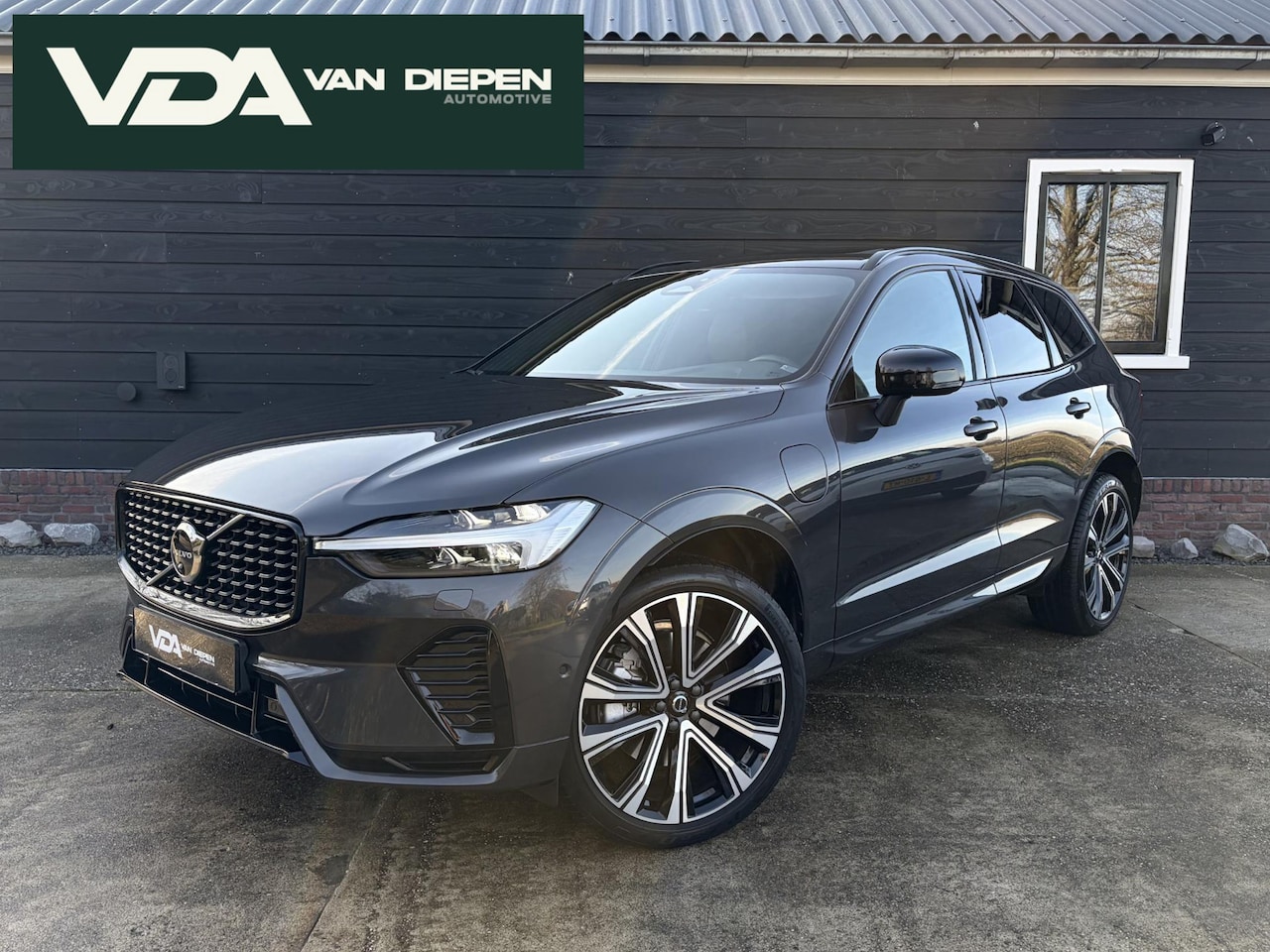 Volvo XC60 - 2.0 Recharge T6 AWD R-Design l Pano l Stuur verw. l 360cam l Memory l Trekh. - AutoWereld.nl