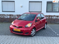 Toyota Aygo - 1.0-12V Aspiration Green AIRCO 5-DEURS APK