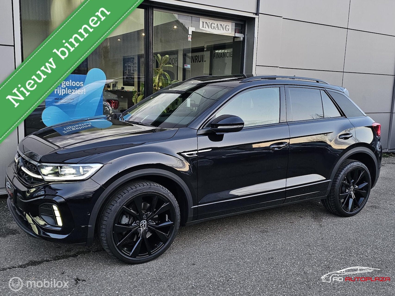 Volkswagen T-Roc - 1.5 TSI 3x R-Line Panorama/Keyless/Beats/Black Style - AutoWereld.nl