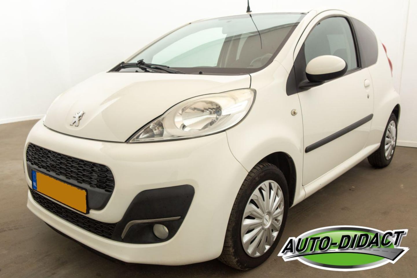 Peugeot 107 - 1.0 56.757 km Airco - AutoWereld.nl