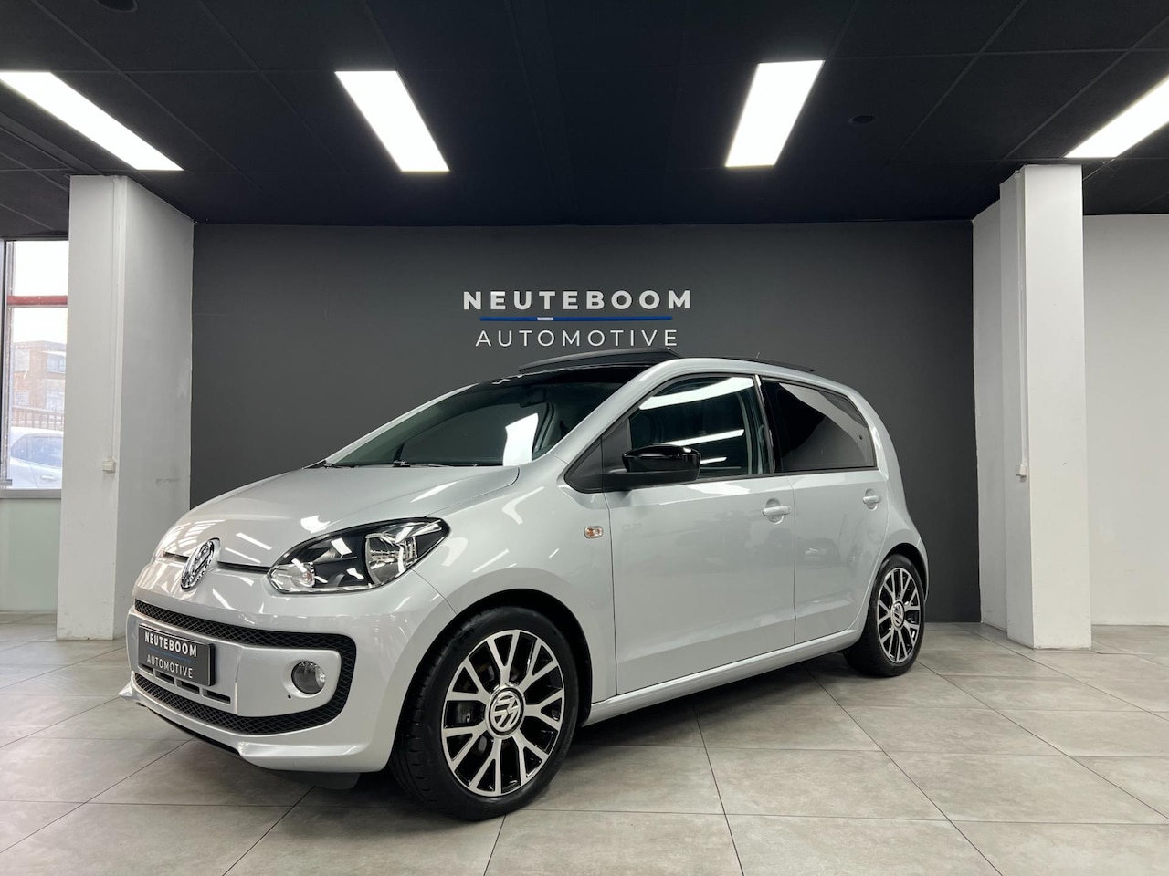 Volkswagen Up! - 1.0 CUP Edition | LM velg.| Airco | Panorama| - AutoWereld.nl