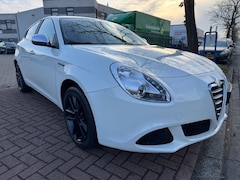 Alfa Romeo Giulietta - 1.4 Turbo Progression Airco/ECC, Cruisecontrol, Apple Carplay, Xenon