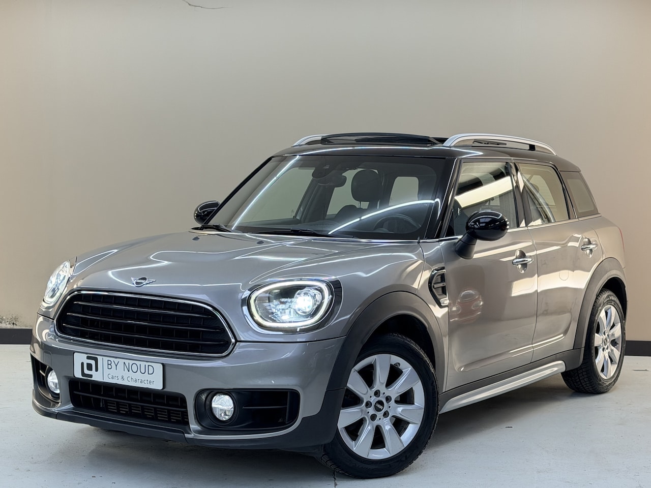 MINI Countryman - 1.5 Cooper Mini 1.5 Cooper, 135Pk, 2018, Panoramadak, LED koplampen, Cruise control, 1ste eigenaar, P - AutoWereld.nl