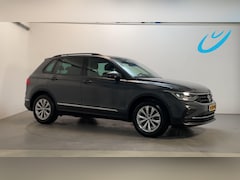 Volkswagen Tiguan - 1.5 TSI 150pk Life Alcantara Stoelverwarming Navigatie DAB+ Parkeersensoren