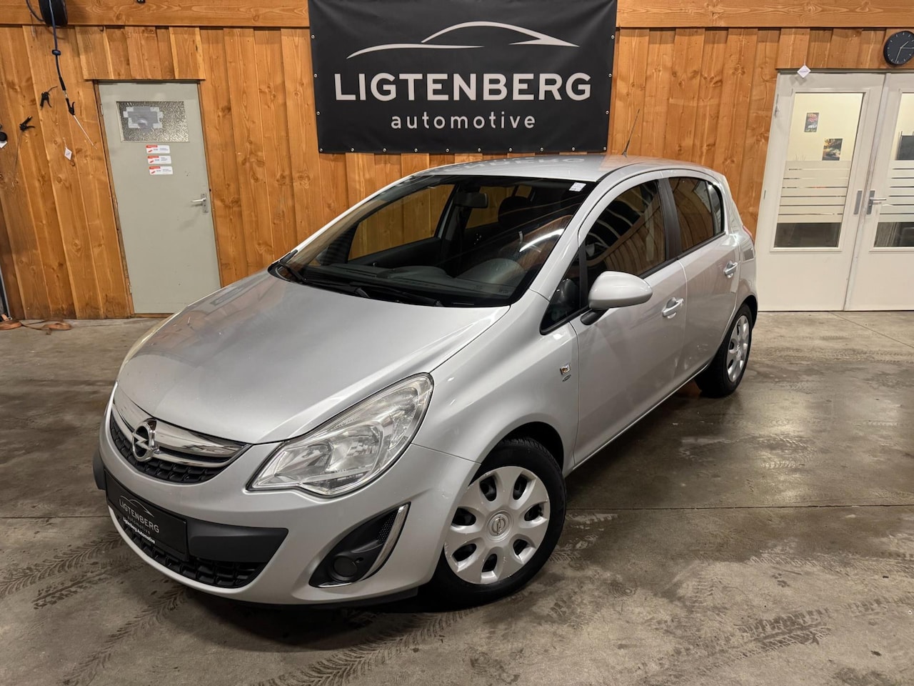 Opel Corsa - 1.2-16V Selection / CARPLAY / NIEUW ONDERHOUD - AutoWereld.nl