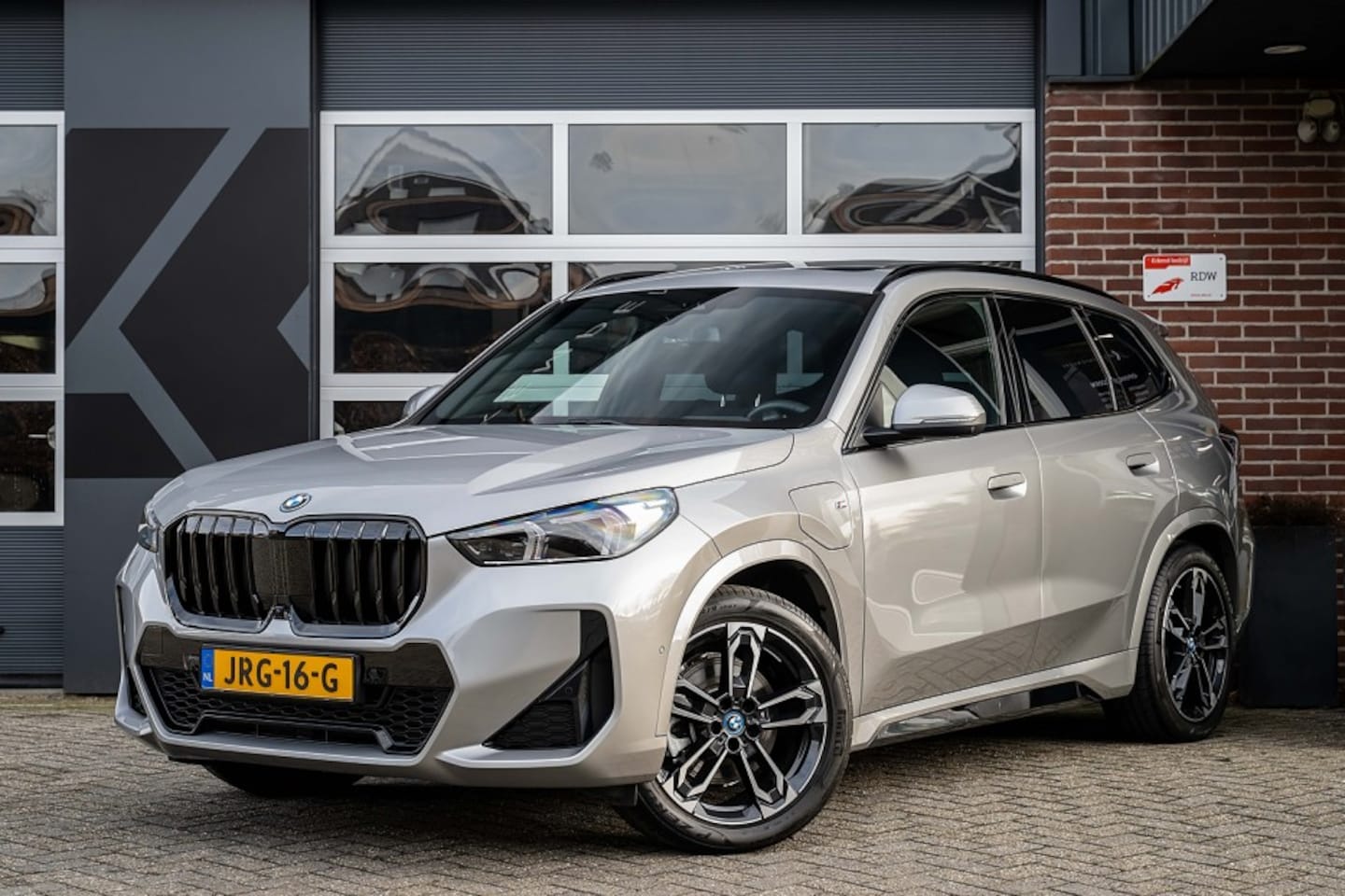 BMW X1 - 25e xDrive M Sport | Panorama | Shadow | ACC | 360° Camera | Head-Up | Adap. led | Stoelve - AutoWereld.nl