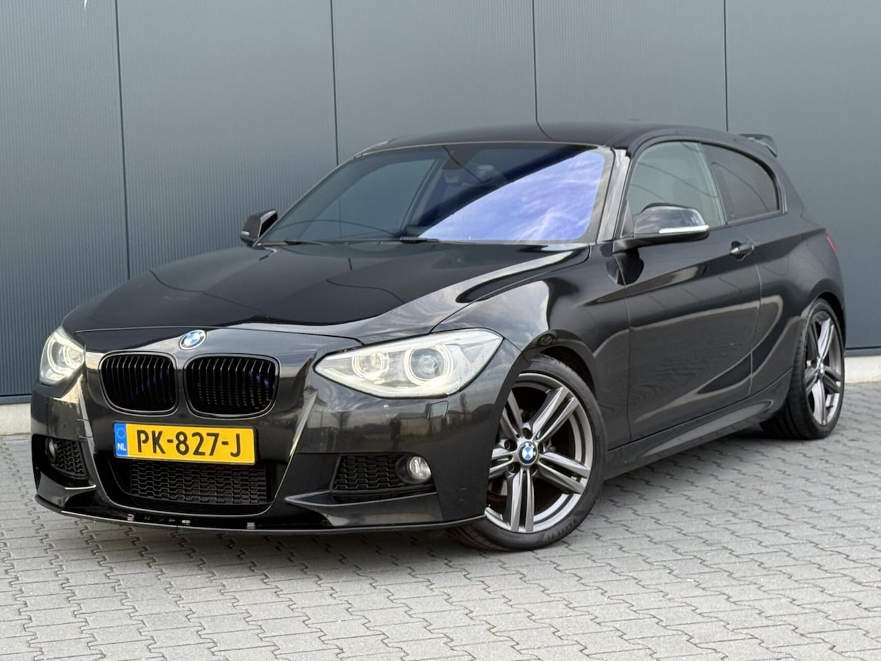 BMW 1-serie - 116I M-Pakket - Xenon - Groot Navi - M-Peformance Uitlaat - AutoWereld.nl