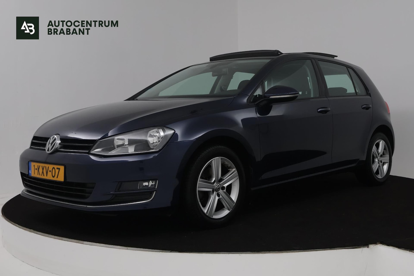 Volkswagen Golf - 1.2 TSI Highline (PANORAMADAK, NAVIGATIE CARPLAY, PARKEERSENSOREN, GOED ONDERHOUDEN, CRUIS - AutoWereld.nl