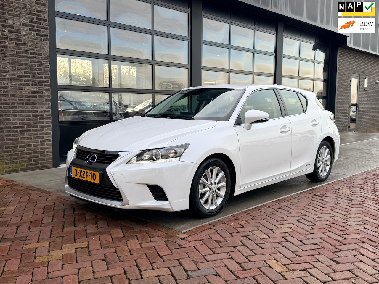 Lexus CT 200h - | Alcantara | Clima | Cruise | - AutoWereld.nl