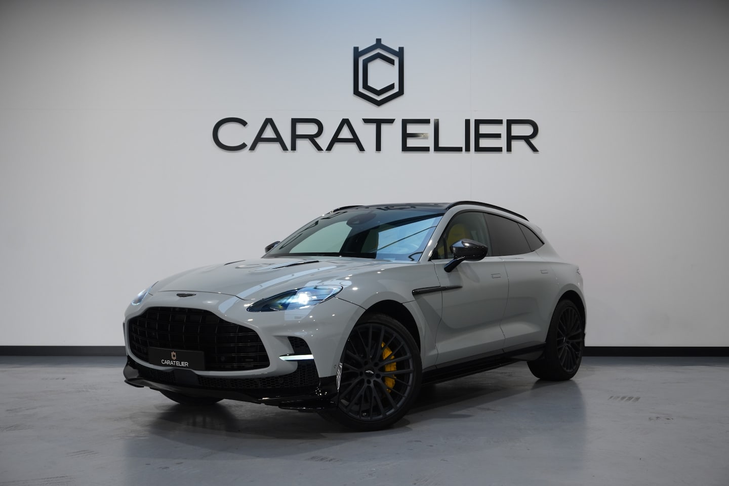 Aston Martin DBX - 4.0 V8 707 / Full Carbon / Sportuitlaat / Top Condition! - AutoWereld.nl