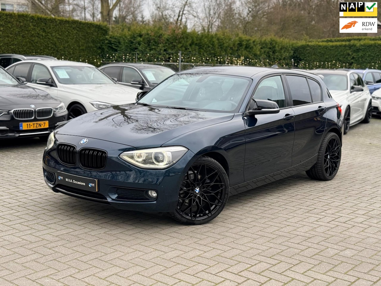 BMW 1-serie - 116i Business Urban|Carplay|18 inch M|Navigatie|Cruise control|Climate control|Nette staat - AutoWereld.nl