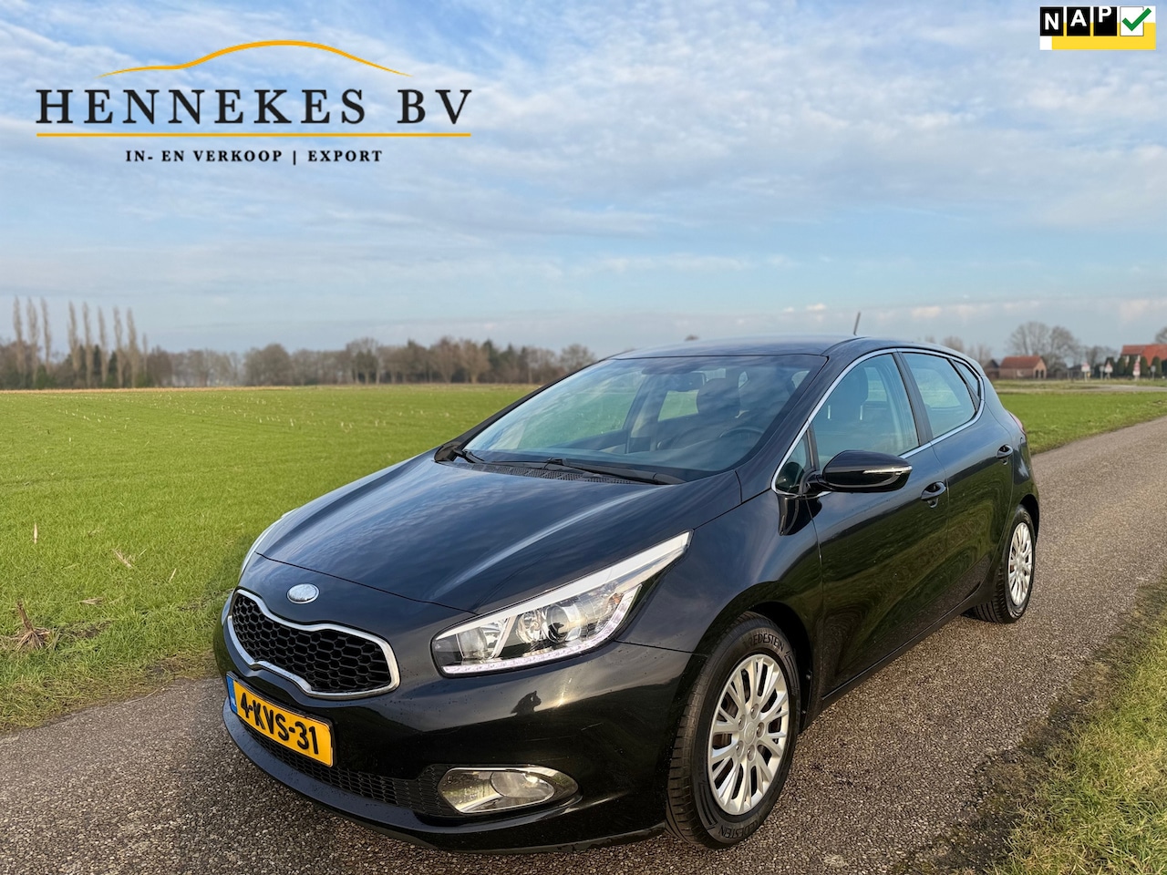 Kia Cee'd - 1.6 GDI Business Pack 5 Drs / Navi / trekhaak - AutoWereld.nl