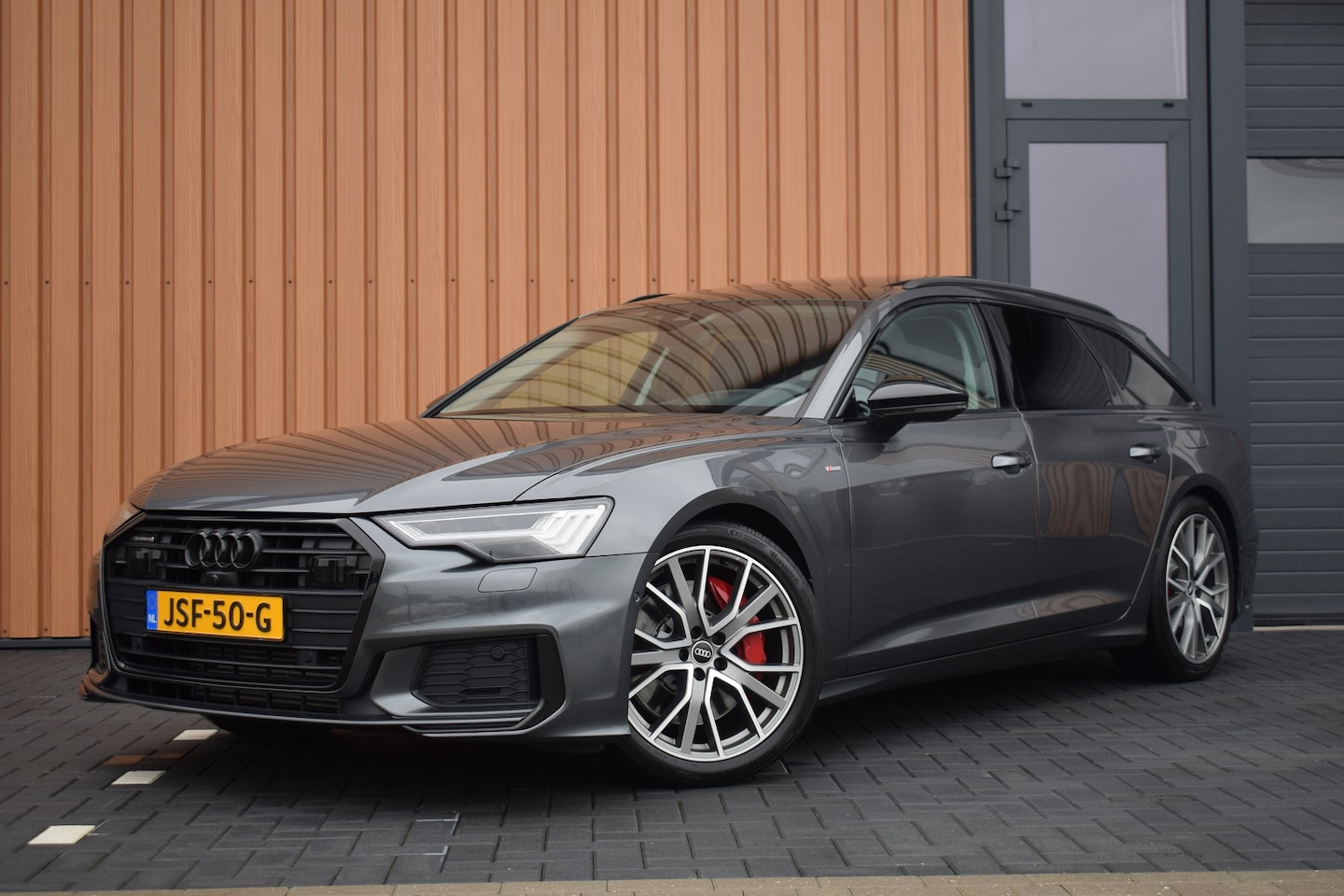 Audi A6 - 55 TFSI e Quattro S-line Competition | Pano | Leer | Trekhaak | HUD | Sfeerverlichting - AutoWereld.nl