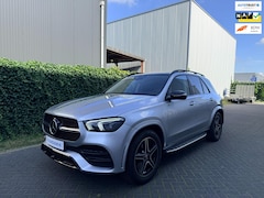 Mercedes-Benz GLE-Klasse - 400 D 4-MATIC 2023 | AMG NIGHTPAKKET | GRIJS KENTEKEN | PANO | TREKHAAK | LUCHTVERING