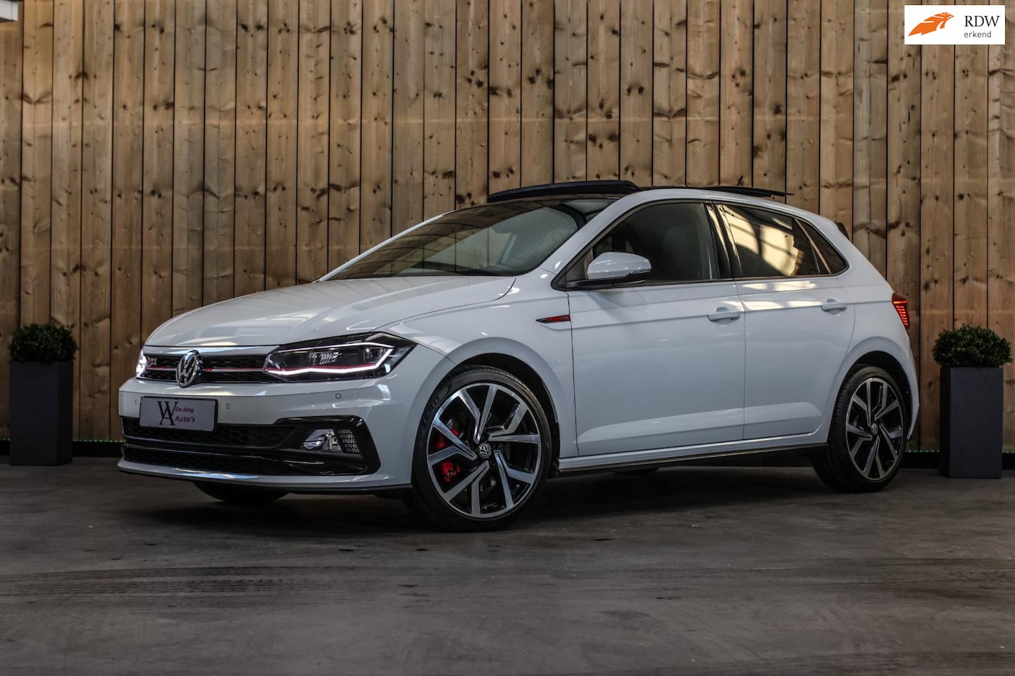 Volkswagen Polo - 2.0 TSI GTI *Pano*DCC*Led*Camera*Keyless* - AutoWereld.nl