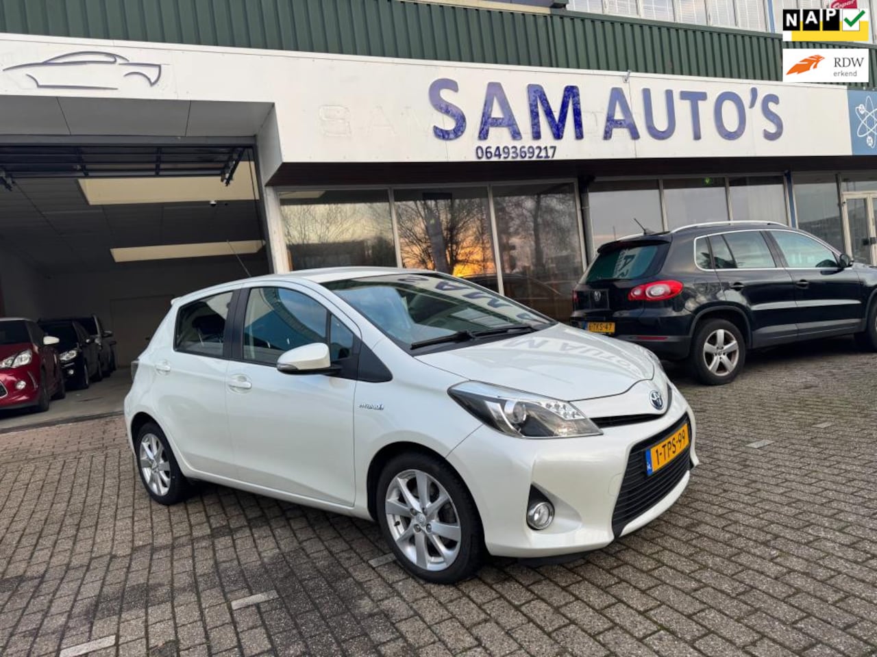 Toyota Yaris - 1.5 Hybrid Dynamic AUTOMAAT - AutoWereld.nl