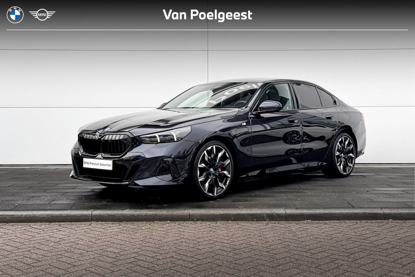 BMW 5-serie - Sedan 550e xDrive M-Sport PRO | Trekhaak | Adaptive M-Onderstel | Panoramadak | Bowers & W - AutoWereld.nl