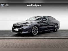 BMW 5-serie - Sedan 550e xDrive M-Sport PRO | Trekhaak | Adaptive M-Onderstel | Panoramadak | Bowers & W