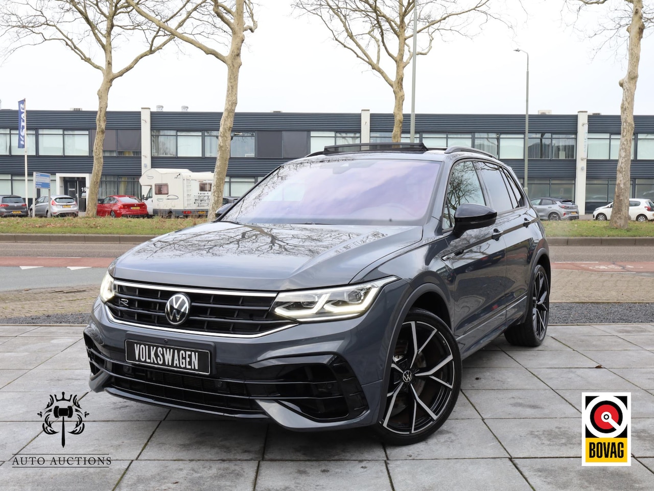 Volkswagen Tiguan - R Akrapovic | Panodak | Vol Leer | Harman/Kardon | 360° | Keyless | Memory | IQ Light Matr - AutoWereld.nl