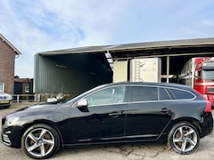 Volvo V60 - V-60 2.4 D5 Hybrid aut AWD R-Design - schuifdak - leer - nav - cam - front + line + side a