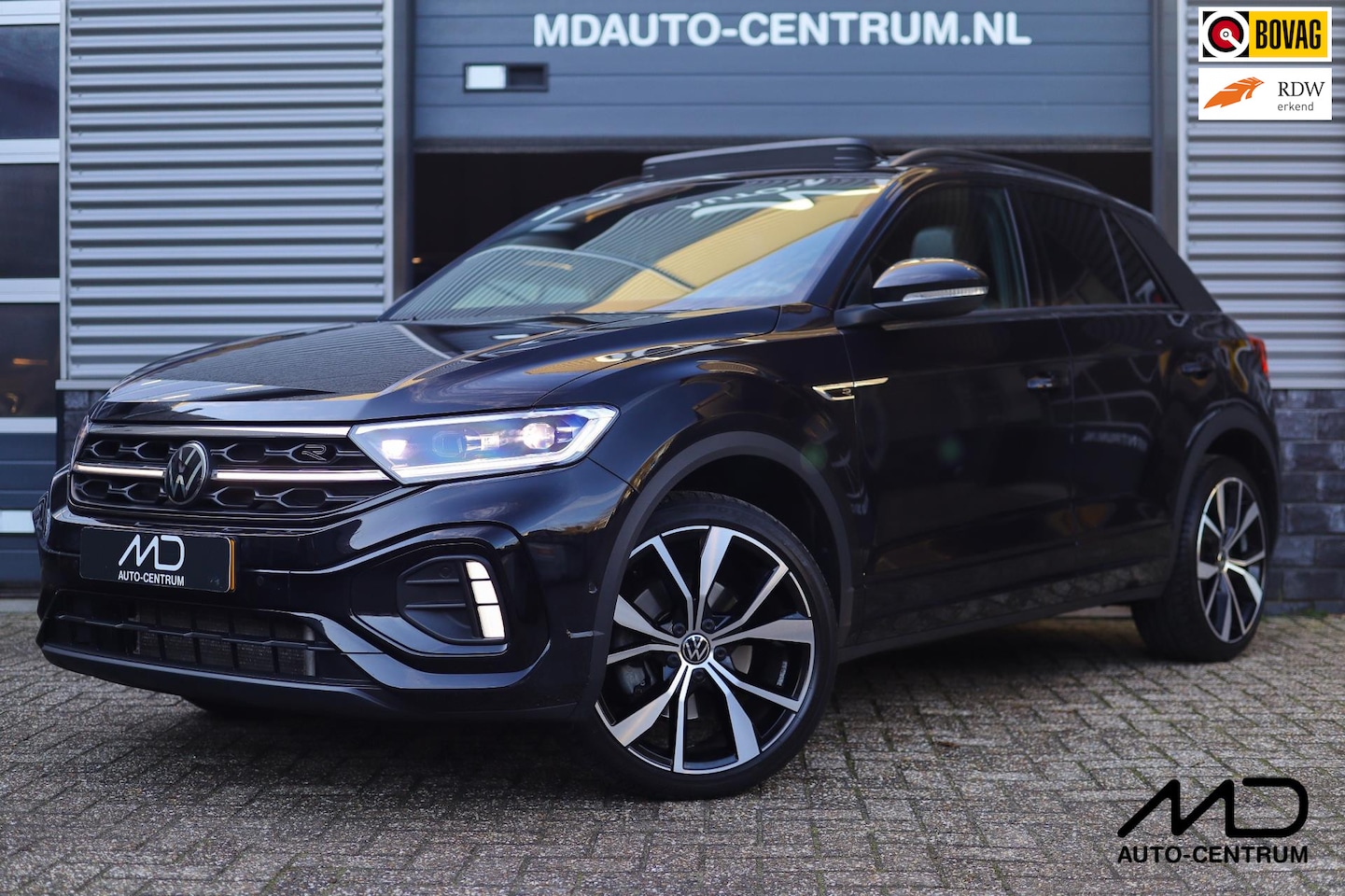 Volkswagen T-Roc - 1.5 TSI 3x R-Line| Pano| Camera| Keyless| Trekhaak - AutoWereld.nl