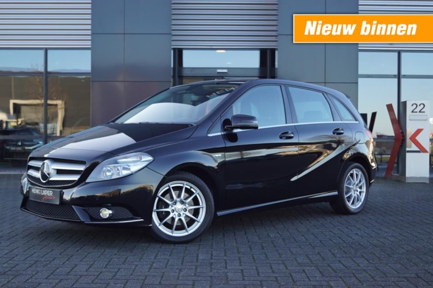 Mercedes-Benz B-klasse - 180 Ambition Sport/ Leer / Navi / PDC / 17 Inch LM / stoelverwarming - AutoWereld.nl