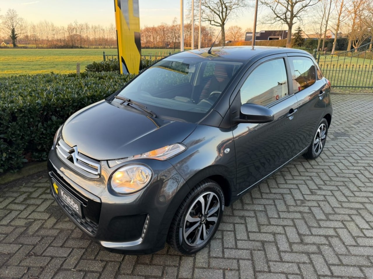 Citroën C1 - 1.0 VTi Shine 5Drs ECC / Carplay /  Camera / Cruise - AutoWereld.nl