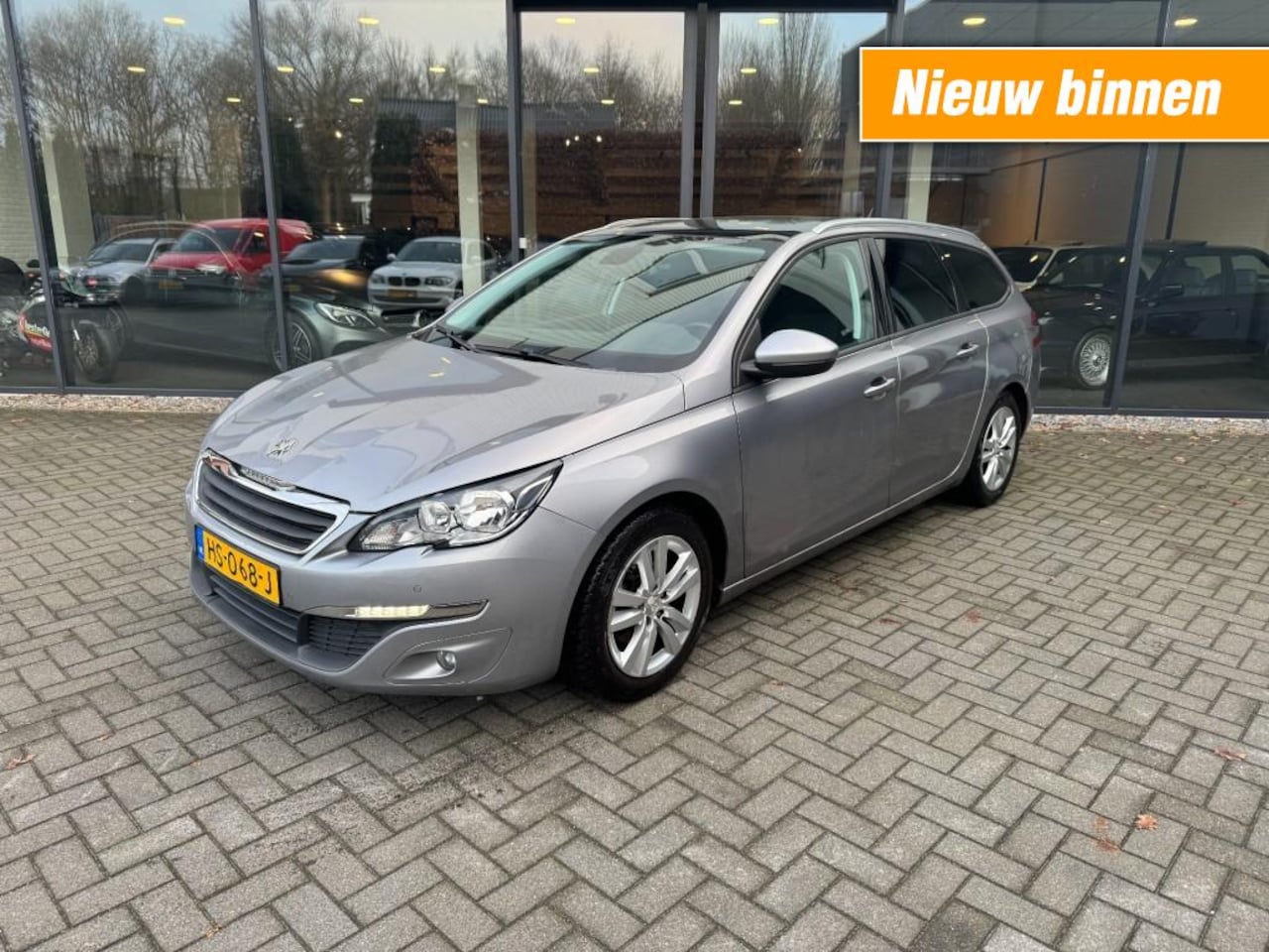 Peugeot 308 - SW 1.2 110pk  PureTech Executive, Navi,Panorama,Clima,Pdc V+A - AutoWereld.nl