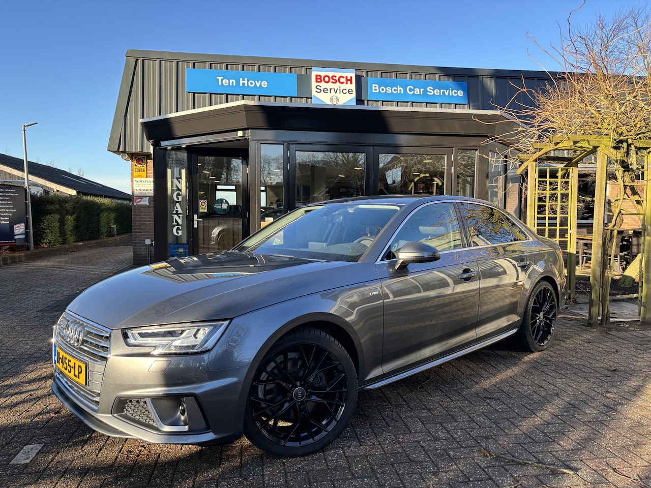 Audi A4 Limousine - 35 TFSI S-Tronic S-line Digitaal-Dash Trekhaak - AutoWereld.nl