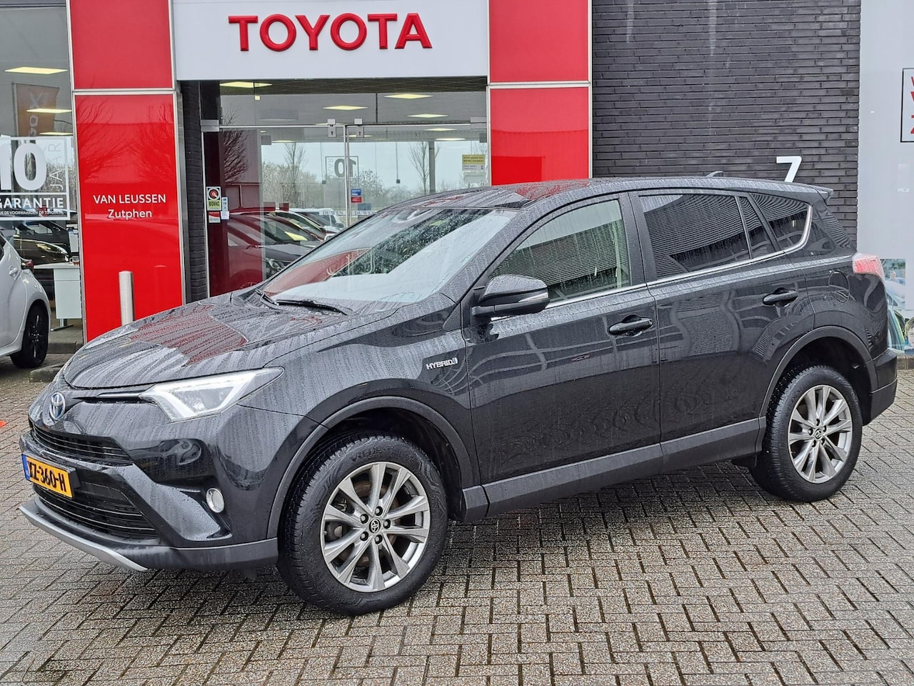 Toyota RAV4 - 2.5 Hybrid Style STOELVERWARMING NAVIGATIE CRUISE CONTROL ELEKTRISCHE ACHTERKLEP - AutoWereld.nl