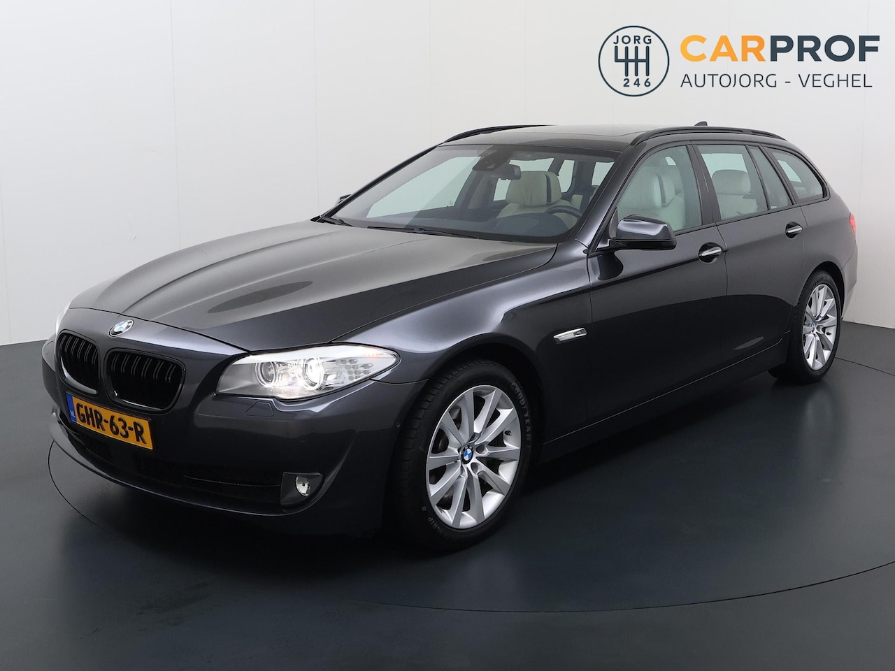 BMW 5-serie Touring - 550i High Executive Panoramadak | HUD | ACC | DVD achter - AutoWereld.nl