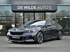 BMW 5-serie - 530e M-sport 299pk Pano Bowers&Wilkins Trekhaak IconicGlow Stoelventilatie