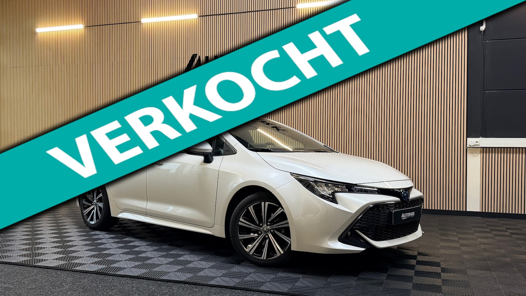 Toyota Corolla - 1.8 Hybrid Business Plus BTW|AUTOMAAT|KEYLESS|CAMERA|LED|DEALERONDERHOUDEN|NAP|NLAUTO|HALF - AutoWereld.nl