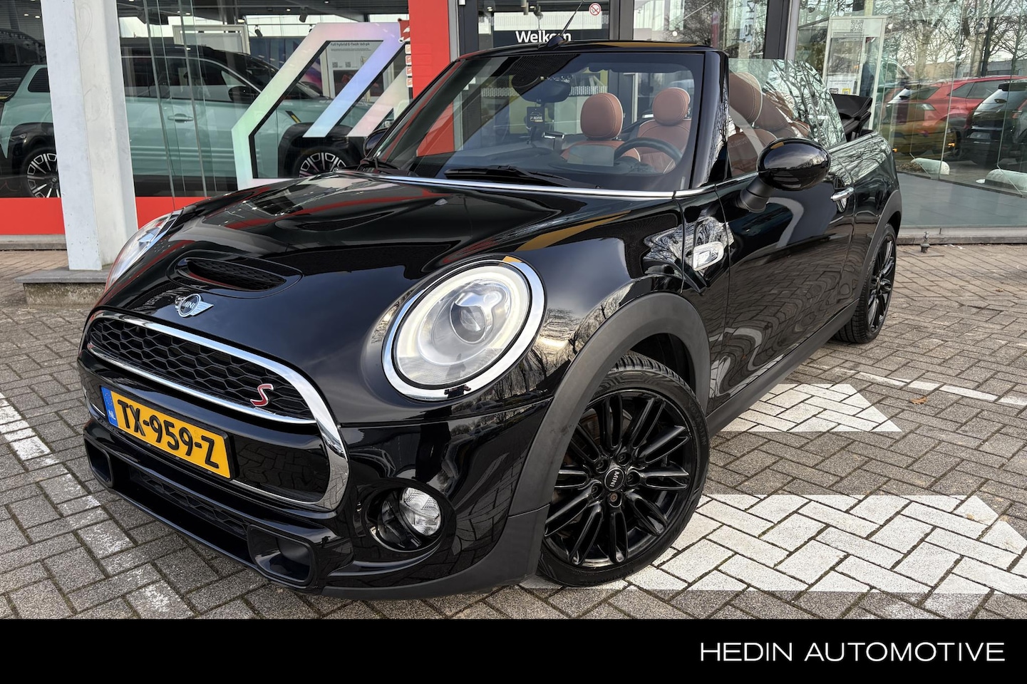 MINI Cabrio - Mini 2.0 Cooper S Chili Serious Business 192PK AUTOMAAT | HUD | LEDER | CAMERA | KEYLESS | - AutoWereld.nl