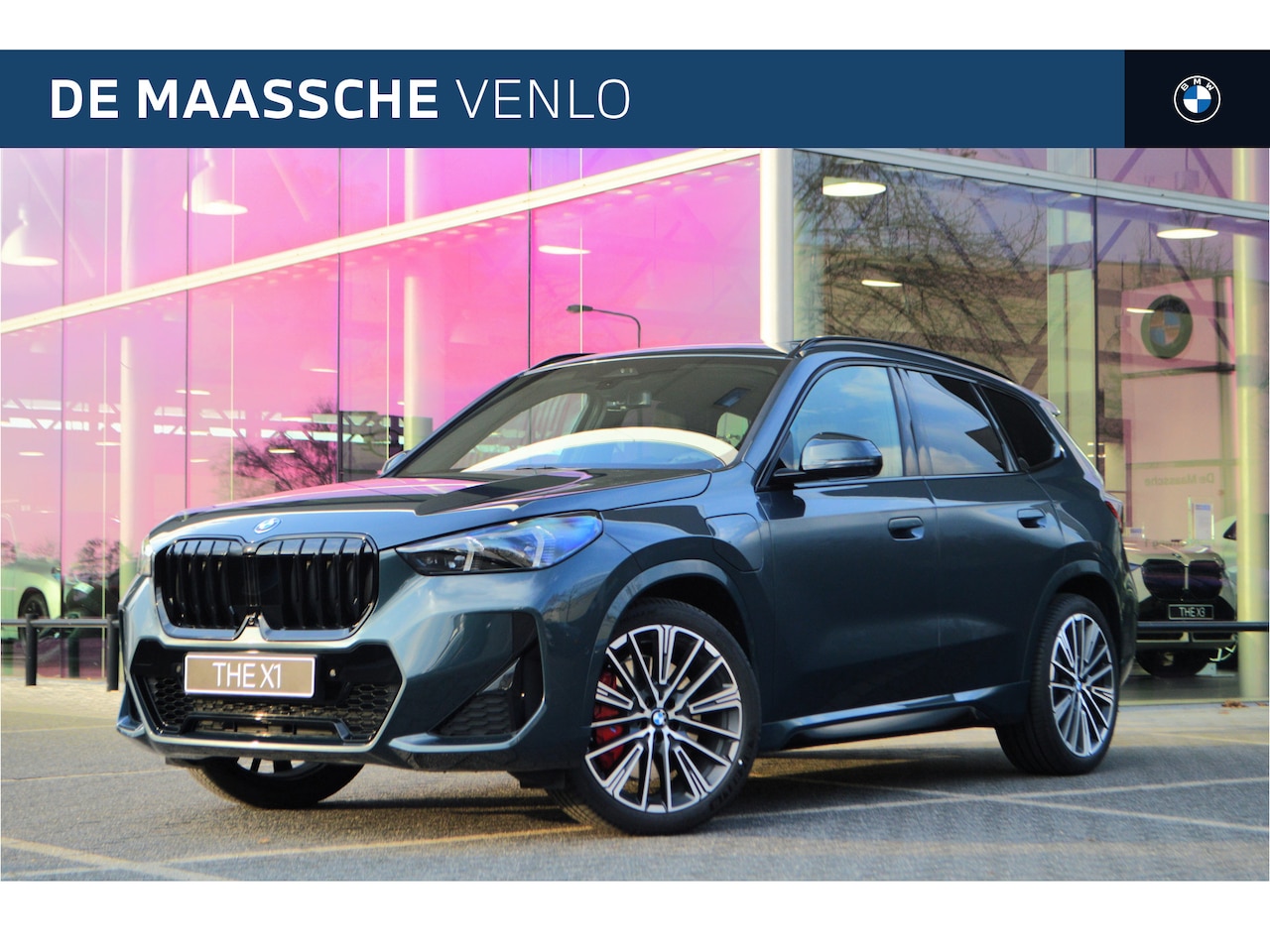 BMW X1 - xDrive25e M Sport Automaat / Panoramadak / Trekhaak / Sportstoelen  / Adaptieve LED / M Ad - AutoWereld.nl