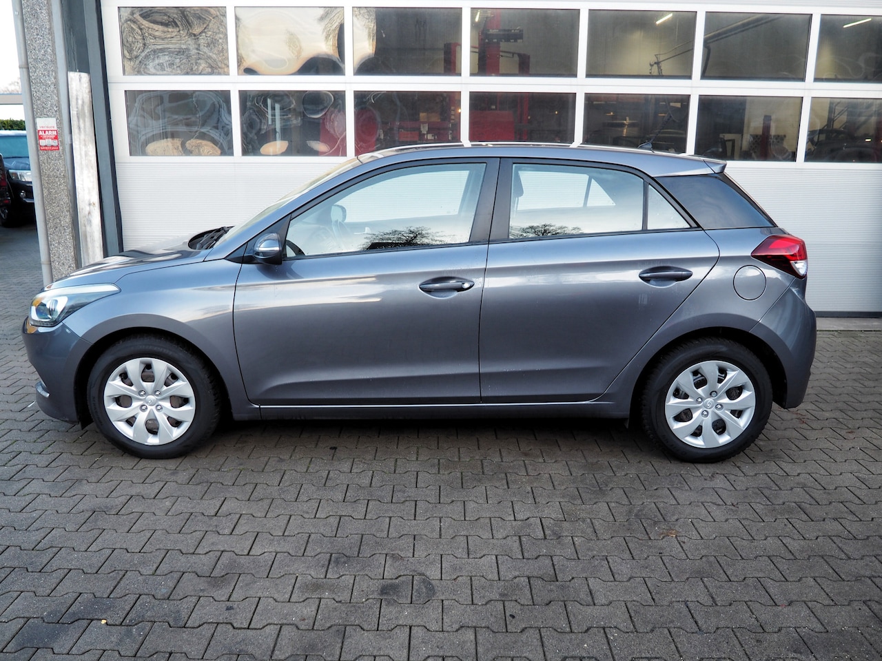 Hyundai i20 - 1.2 HP i-Motion AIRCO CRUISE PARKEER S. NW KOPPELING