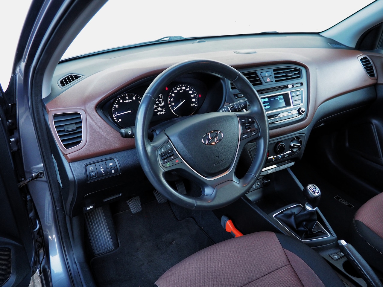 Hyundai i20 - 1.2 HP i-Motion AIRCO CRUISE PARKEER S. NW KOPPELING