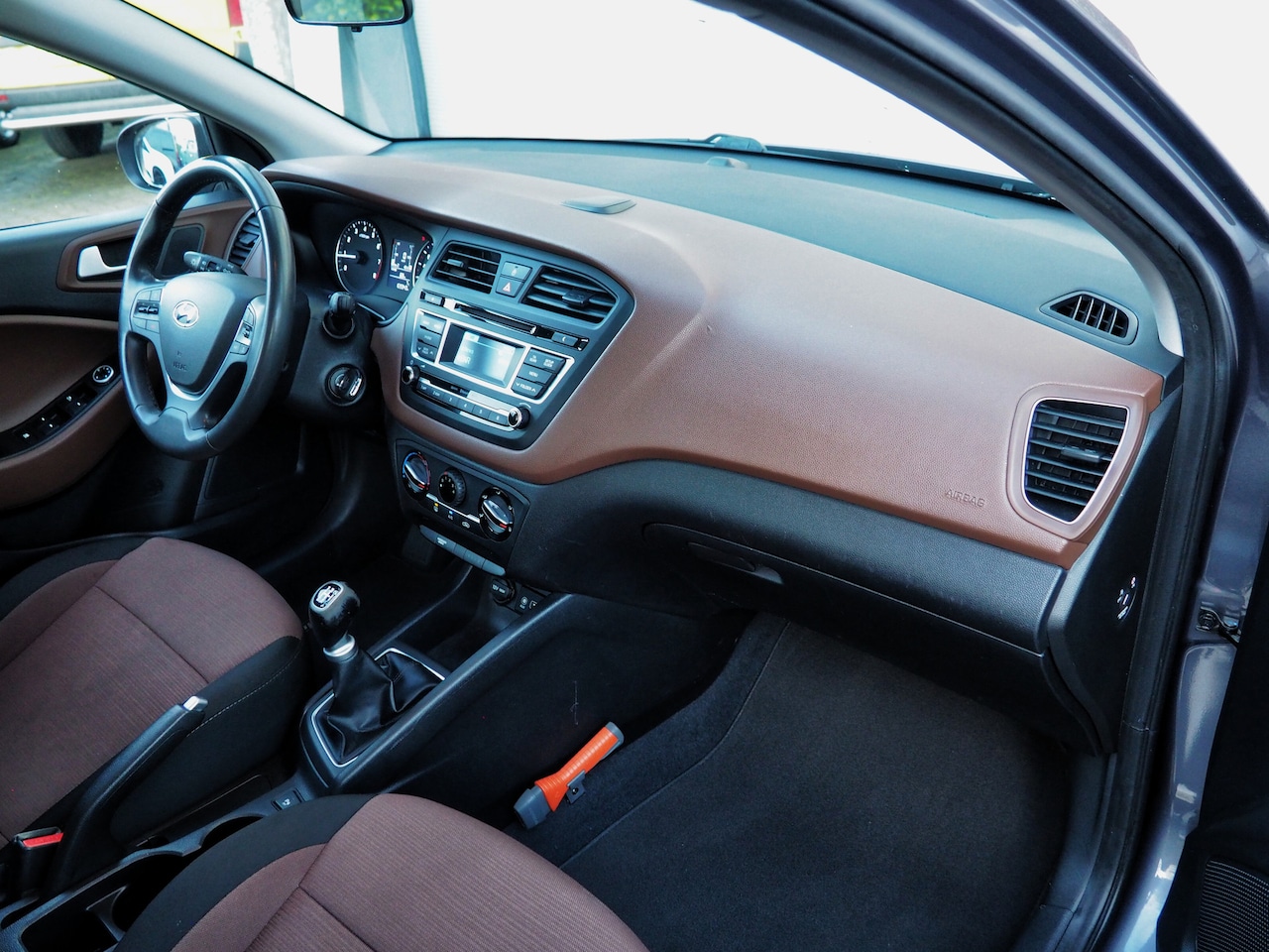 Hyundai i20 - 1.2 HP i-Motion AIRCO CRUISE PARKEER S. NW KOPPELING