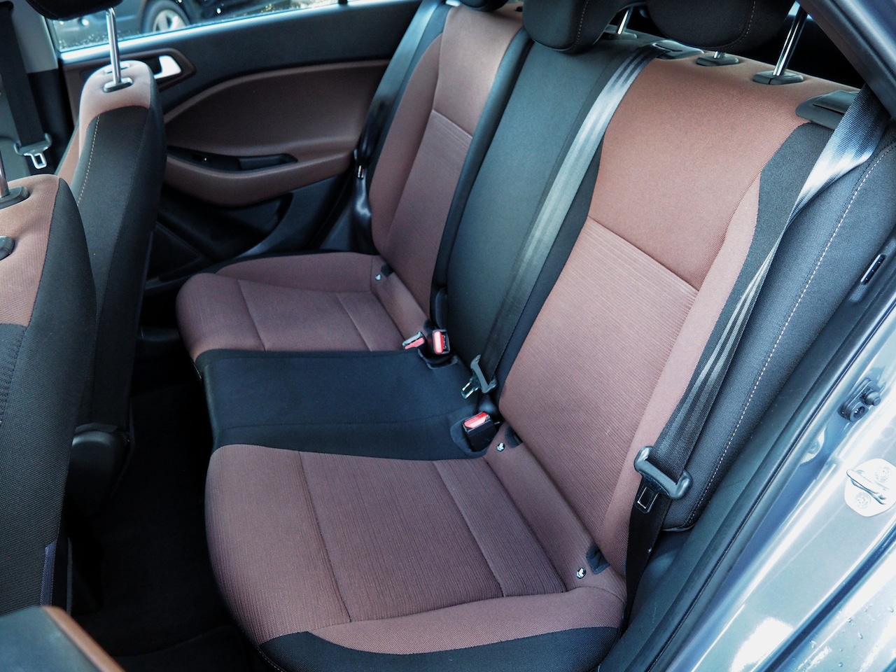 Hyundai i20 - 1.2 HP i-Motion AIRCO CRUISE PARKEER S. NW KOPPELING